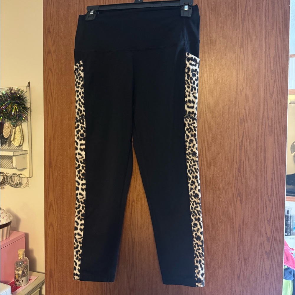 Zyia crop leggings